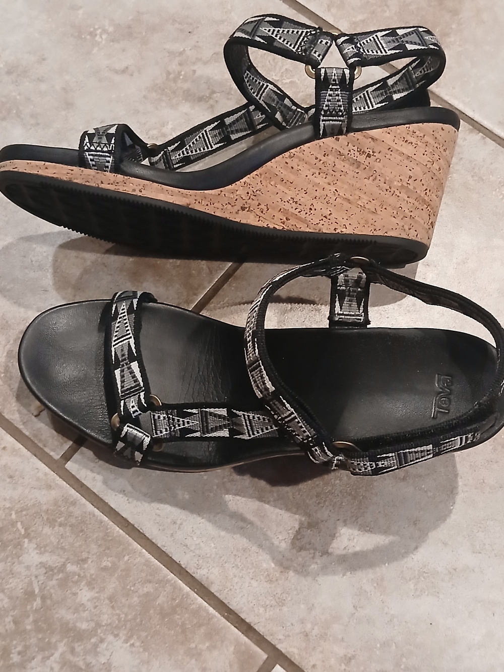 Teva Black Patterned Wedge Sandals Size 8 Women's